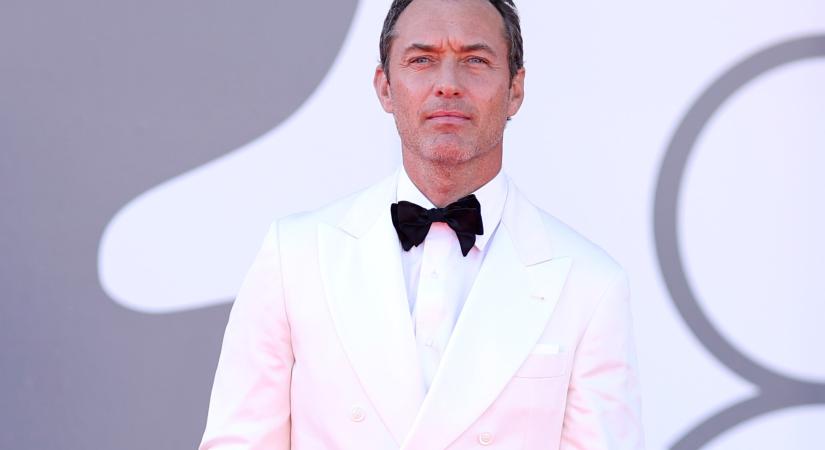 Jude Law ritkán látott felesége ellopta a showt a Velencei Filmfesztiválon