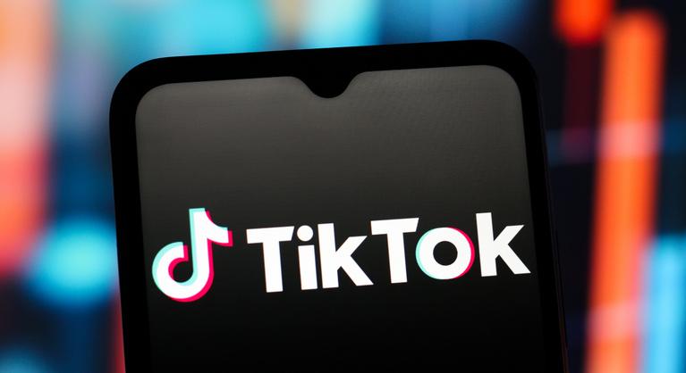 Új funkciókkal bővül a TikTok
