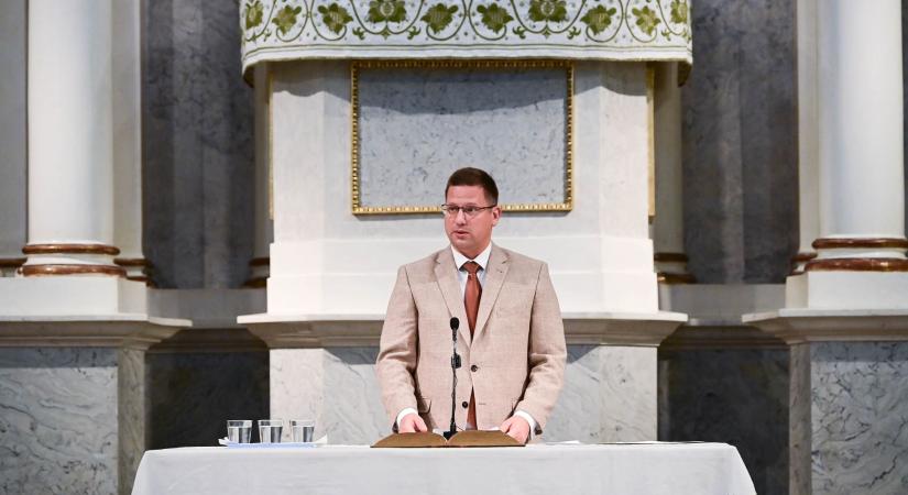 Akik most kezdik az egyetemet, legjobb éveiket élvezhetik – jegyezte meg Gulyás Gergely a Károli egyetem tanévnyitóján