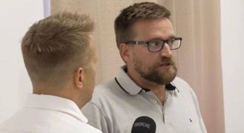 Bohózat a Tisza-adó körül: futva menekült a képviselő Bohár Dániel kérdései elől (VIDEÓ)