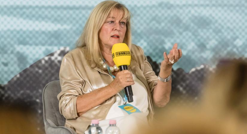 És miért ne hívhatnám meg a barátomat a nyaralómba? – Schmidt Mária Orbán Viktor látogatásáról és a céges repülőgép használatáról