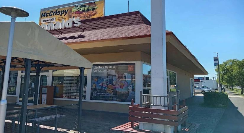 Ennyi volt, lehúzta a rolót a népszerű McDonald's a Balaton partján