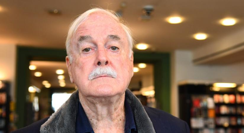 John Cleese szerint az Orbán-Tiborcz család patkány módjára hagyta el a süllyedő hajót