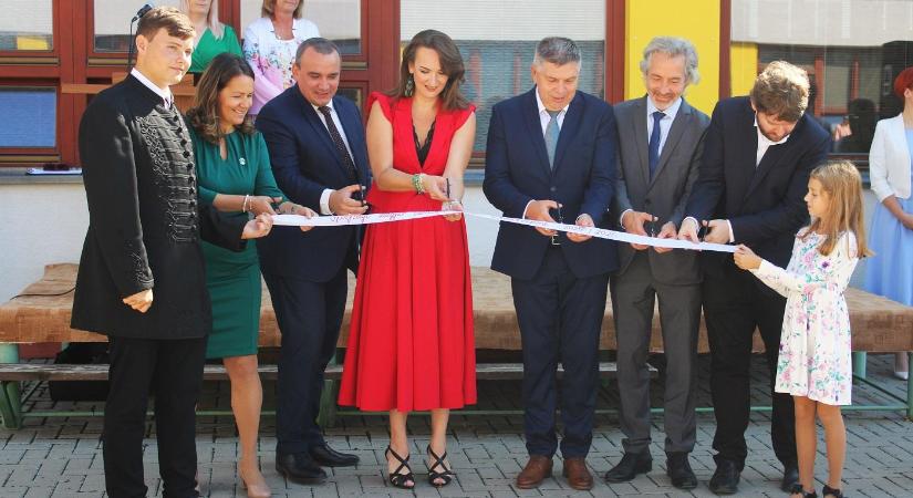 Új korszak és új közösség indul útjára az ipolysági iskolaközponttal