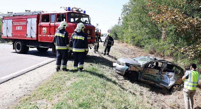 Kihajtott a benzinkútról, elütötte a teherautó – tragédia a magyar főúton (fotó, videó)