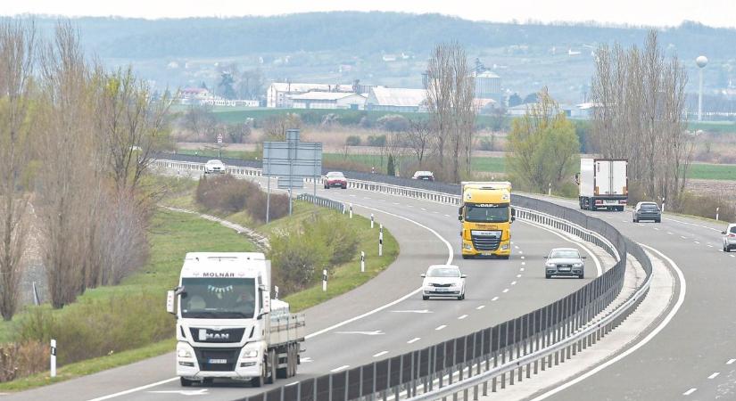 Még több pénzt kér az állam a kamionosoktól
