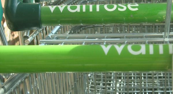 Mesterséges intelligenciával működő bevásárlókocsikat tesztel a brit Waitrose