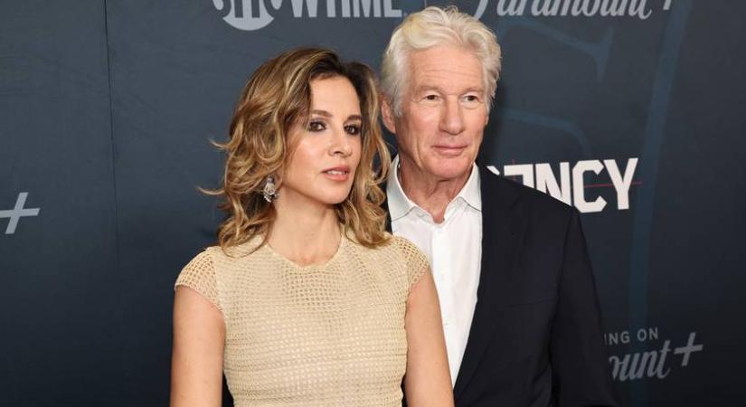 Richard Gere így ölelte 33 évvel fiatalabb feleségét: Alejandra közös fotójukkal köszöntötte férjét 76. szülinapján