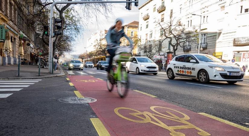 Váci-Üllői úti és nagykörúti bringasztrádákról írt alá szerződést Budapest