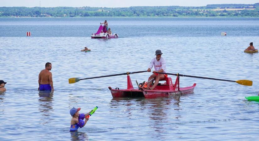 Három embert ki kellett menteni a Balatonból