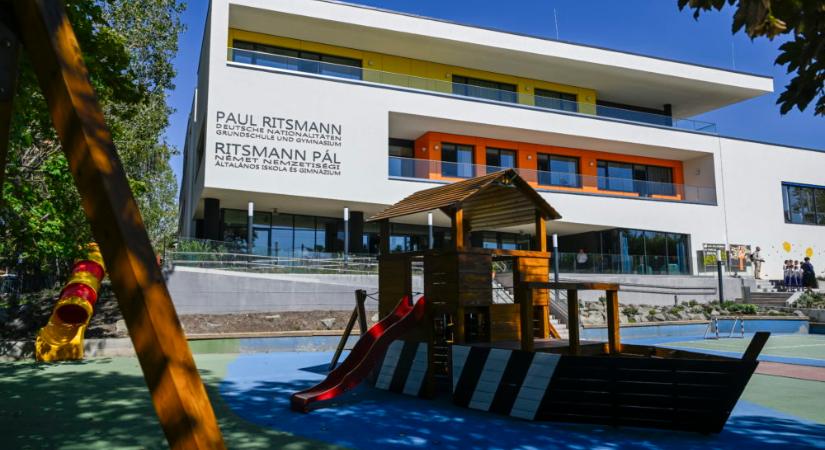 Biatorbágyon három és fél milliárd forintból bővítették a német nemzetiségi iskolát