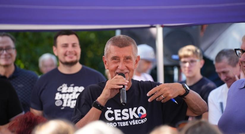 Megtámadták Andrej Babišt egy kampánygyűlésen – kórházba szállították