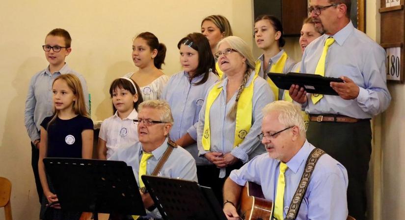 Az összefogás kiváló példája Nagyvenyimen a templom megújulása