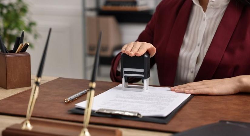 Mától drágul a közjegyző: így érinti az Otthon Start indulása a díjakat és az ügyfeleket