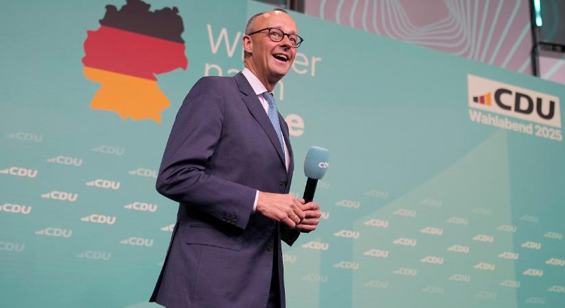 A német kancellár szerint a nők kötelező katonai szolgálatáról társadalmi vitára lenne szükség