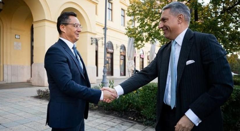 Lázár János átírná a képletet, ezt a debreceni utak is megköszönnék neki