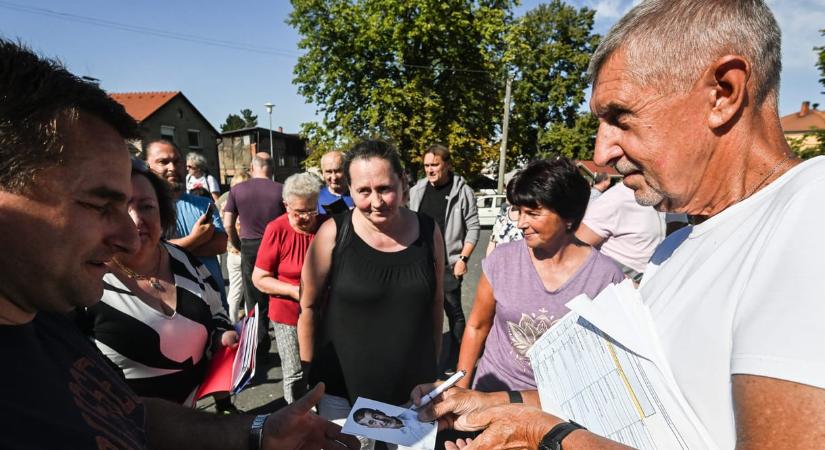 Megtámadták Andrej Babist egy kampányrendezvényen, kórházba kellett szállítani