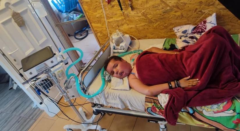 Emberfeletti kitartás: Zsoltika ép tudattal él egy mozgásképtelen testben, mégis lelkesen tanul