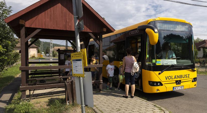 Megszűnt az iskolabusz Hajdúviden, nem is fértek fel a gyerekek a Volánbuszra