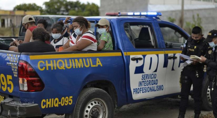 Feloszlatták a hondurasi migránskaravánt Guatemalában