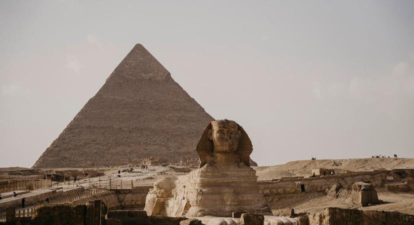 Egyiptom kőkemény döntést hozott a gízai piramisokról, tényleg takargatnak valamit