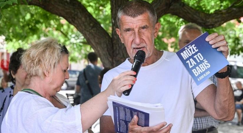 Megtámadták Andrej Babist egy választási gyűlésen