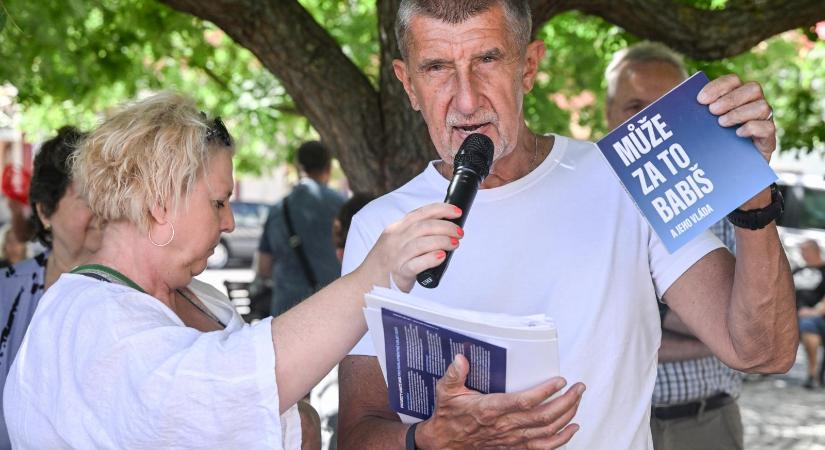 Mankóval támadt egy férfi Andrej Babis volt cseh miniszterelnökre, a politikus kórházba került