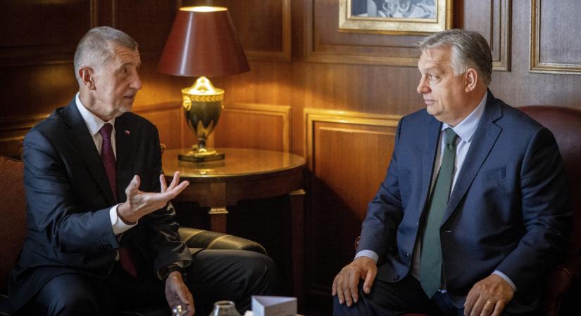 Orbán Viktor üzent a kampányrendezvényen mankóval megtámadott volt cseh kormányfőnek