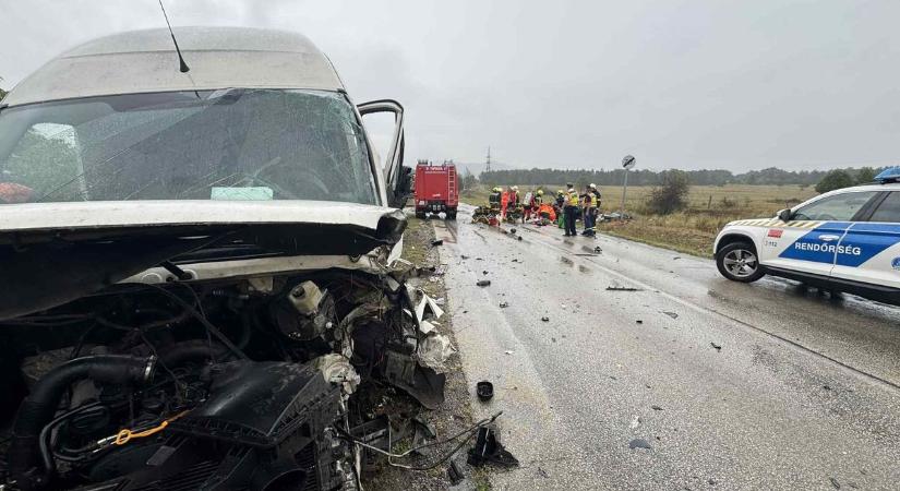 Tragikus baleset Tapolcánál: a 11 éves unoka végignézte szeretett nagyszülei haláltusáját