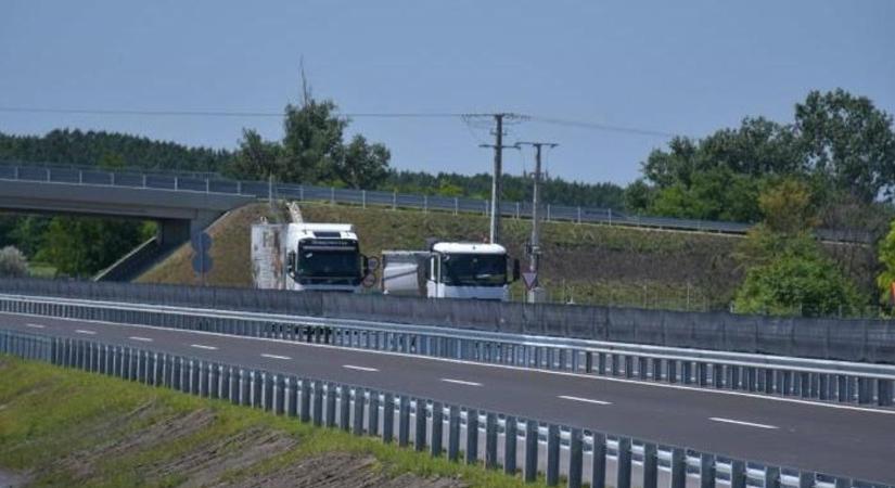 Egy különösen veszélyes forgalmi helyzetről beszélnek az M4-esen