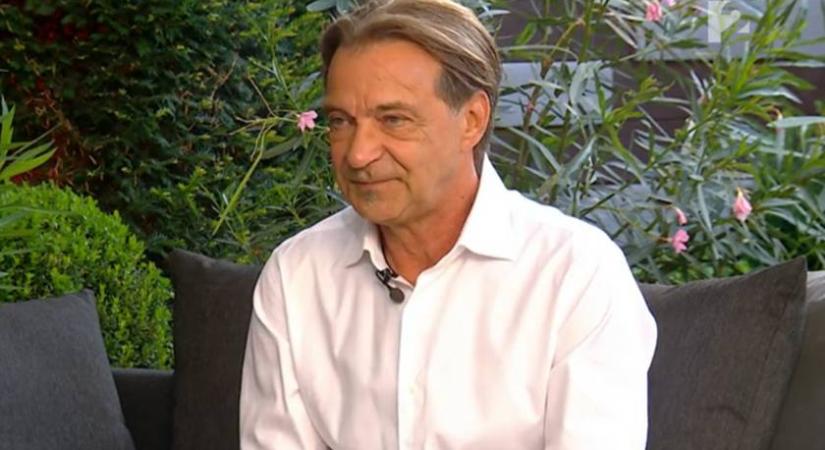 Hajas László gyönyörű lányaival: a 41 éves Orsi és a 32 éves Bianka a görögországi nyaraláson