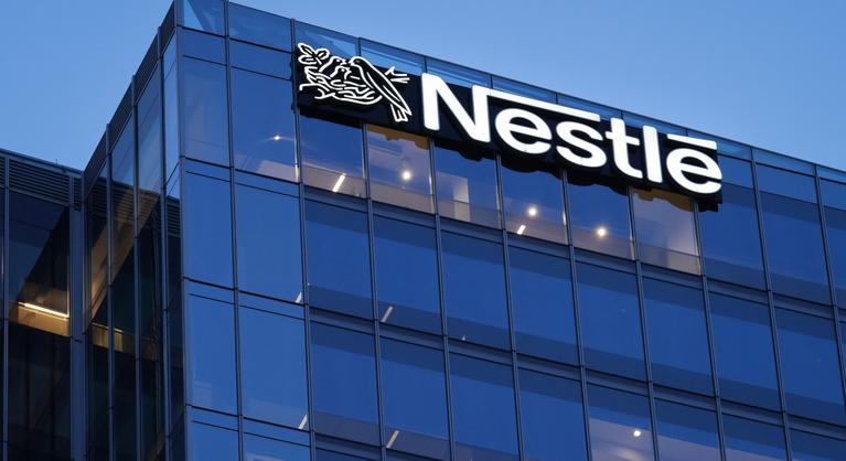 Kirúgták a Nestlé vezérigazgatóját, mert összeszűrte a levet az egyik beosztottjával