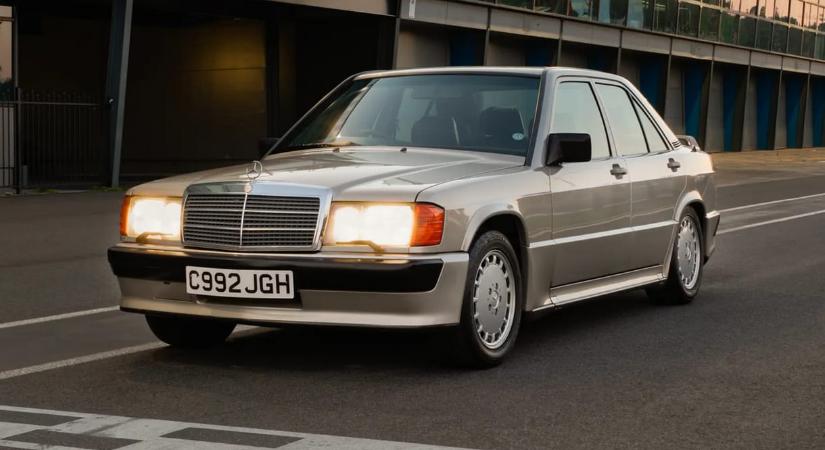 Eladó Senna egykori Mercedes 190-ese