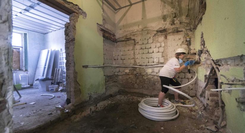 20 évre rendbe lehetne tenni egy lelakott lakást a 15 milliós otthonfelújítási programmal az építési vállalkozók szerint