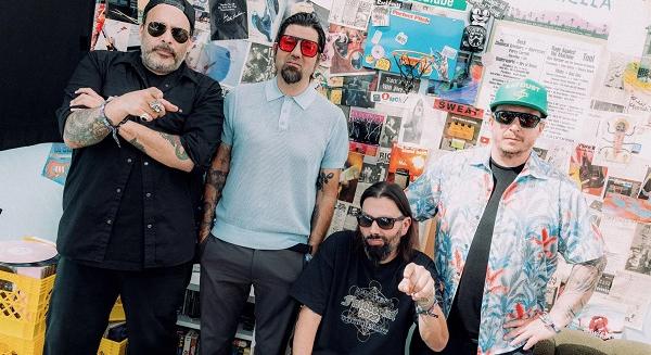 Deftones: "tudatosan próbáltuk elkerülni, hogy összemossanak bennünket a nu metallal"