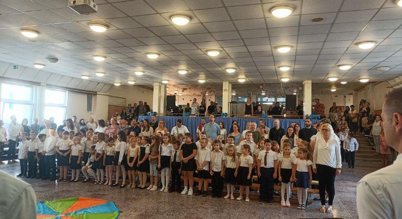 Becsengettek a Dózsában is, elkezdődött a tanév – galériával, videóval