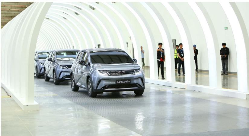 Megtorpant a kínai óriás: újabb visszaesés a BYD-nél