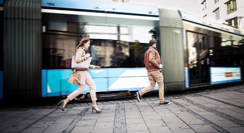 Így orvosolnák a sofőrhiányt: már 15 városban tesztelnek vezető nélküli buszokat