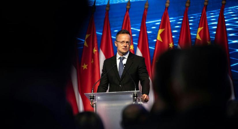 Szijjártó Péter is részt vesz a kínai győzelem napi parádén Pekingben