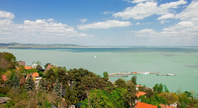 Brutális mennyiségű eső ömlött a hétvégén a Balatonba