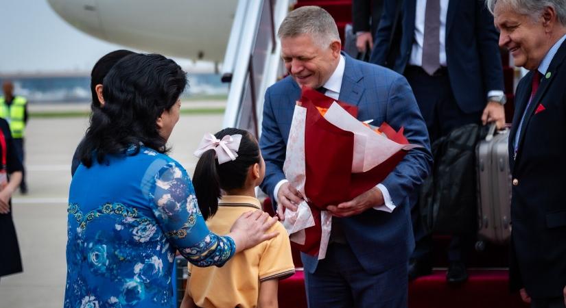 Fico háromnapos hivatalos látogatásra érkezett Kínába