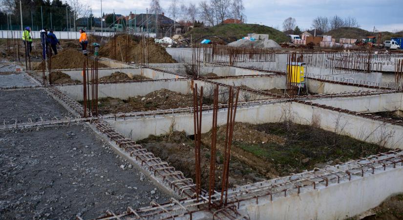 Az Orbán-kormány minden kampányban megígérte, újabb csaknem 3 milliárdot szán a csurgói sportszálló befejezésére