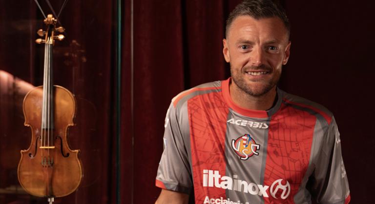 Olaszországban folytatja a Premier League-legenda, Benito Mussolini dédunokája is a csapattársai között van