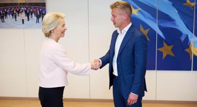 Hamar lebuktak: hazugság volt a Financial Times cikke Von der Leyen útja kapcsán