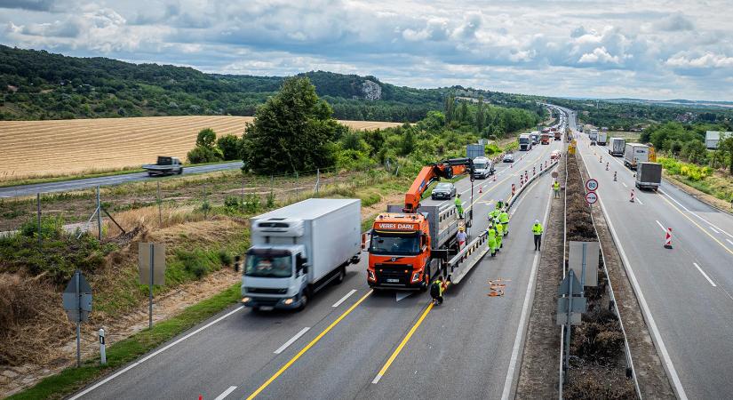 Elindult az M1-es bővítése, ennyi évig tart a munka