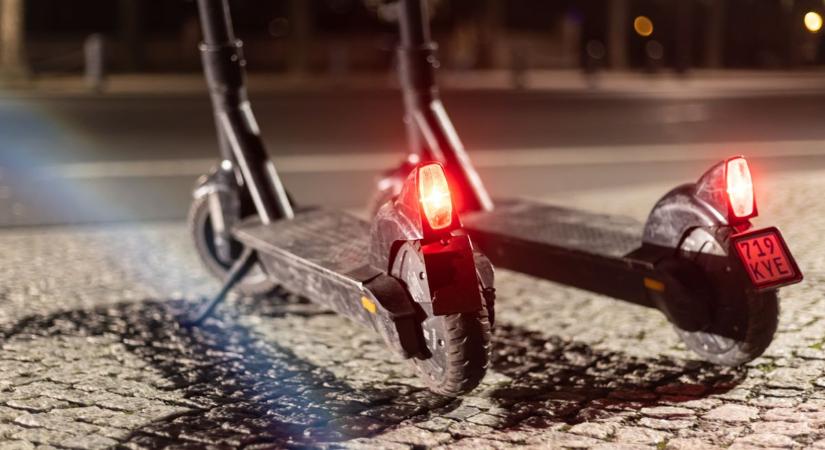 Elektromos rollerrel gázoltak el egy kisgyermeket a játszótéren