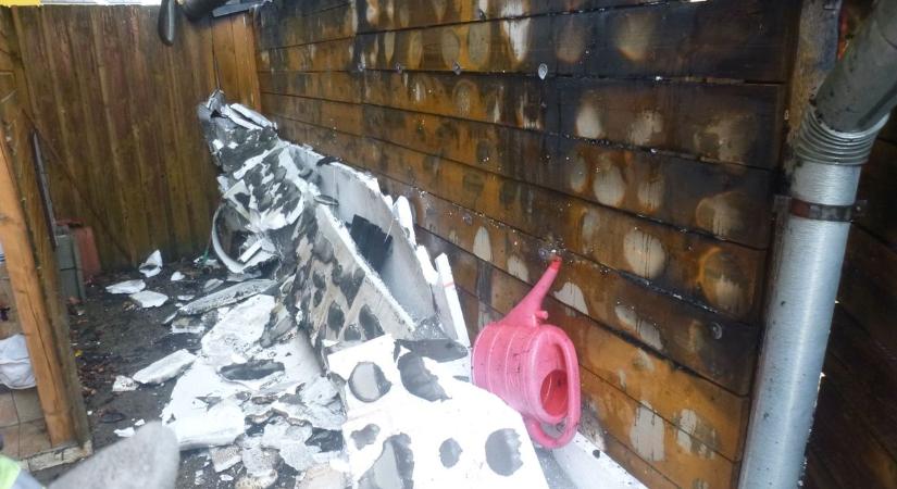 Brutális képek a pusztításról, óriási lángokkal égett egy tároló Jászapátin