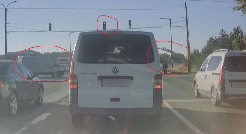 Félórás dugó, káosz a csatári kereszteződésnél – A közútkezelőt hibáztatják az autósok ( videó, képek)