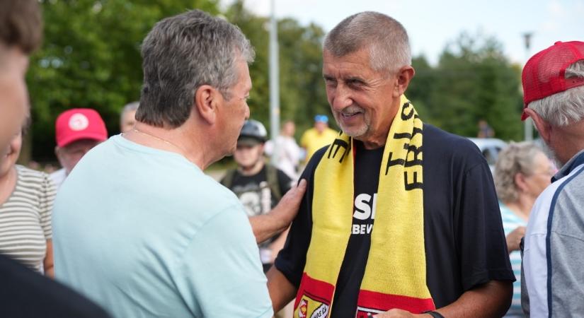 Rendőrségi vizsgálat indult a Babiš elleni támadás ügyében