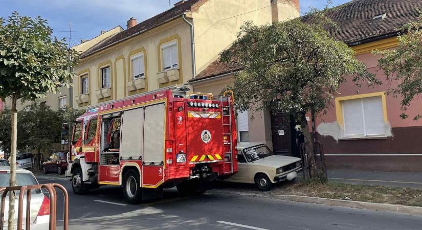 Ajtónyitáshoz riasztották a tűzoltókat Szombathelyen - fotók